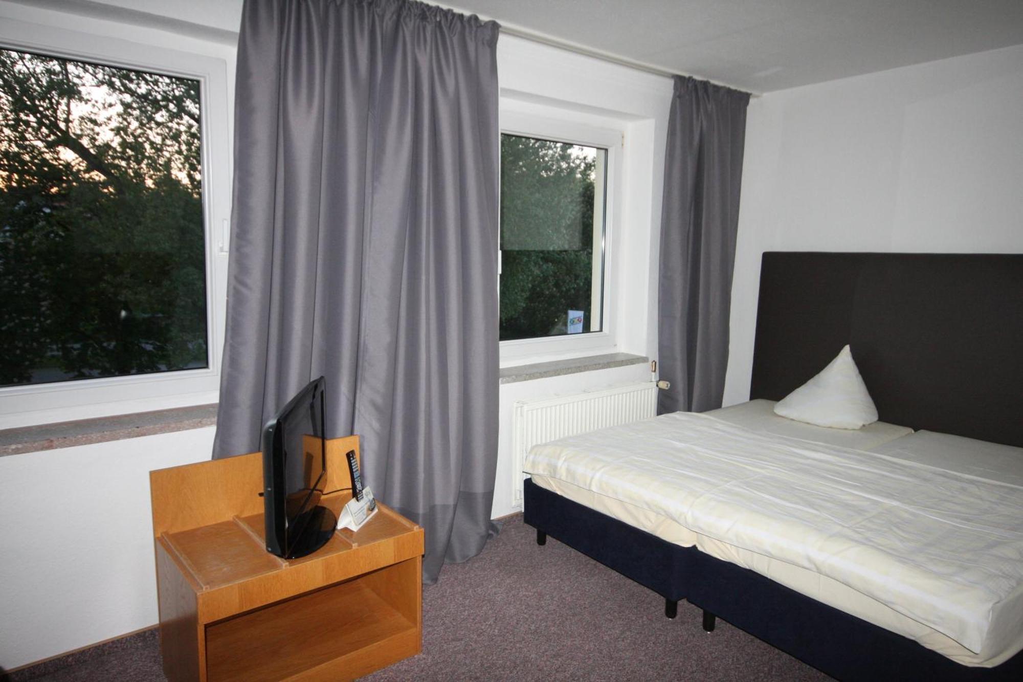 SL´otel Budget Bernburg  Zimmer foto